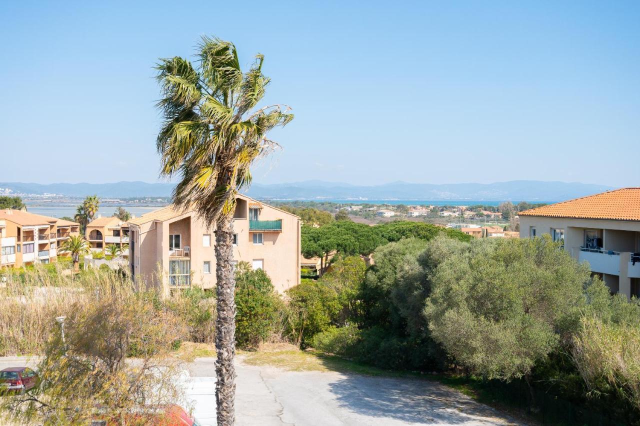 GIENS Proche plage, vue mer, parking - LESCLESDENICOLE Hyères Exteriör bild