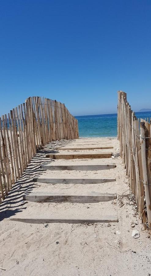 GIENS Proche plage, vue mer, parking - LESCLESDENICOLE Hyères Exteriör bild